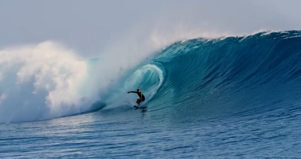 Dan-Scott-Yago-Dora-Jack-Robinson-Joao-Chianca-Surfing-Cloudbreak-Fiji-9Va65fzrduo-849x448-0m14s