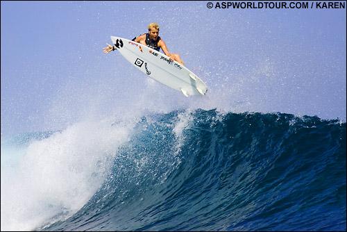 1146134659_wct_women_roxy_kennelly4401roxy06karen_l